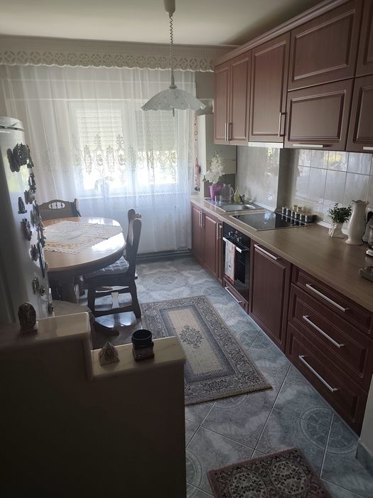 Vand apartament cu 2 camere