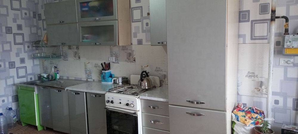 Срочно продаётся кухонный гарнитур