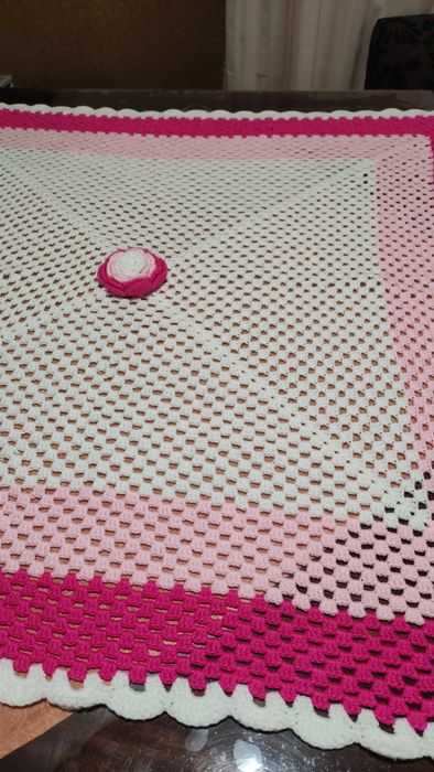 Покривка плетена на една кука 110 х 110 см