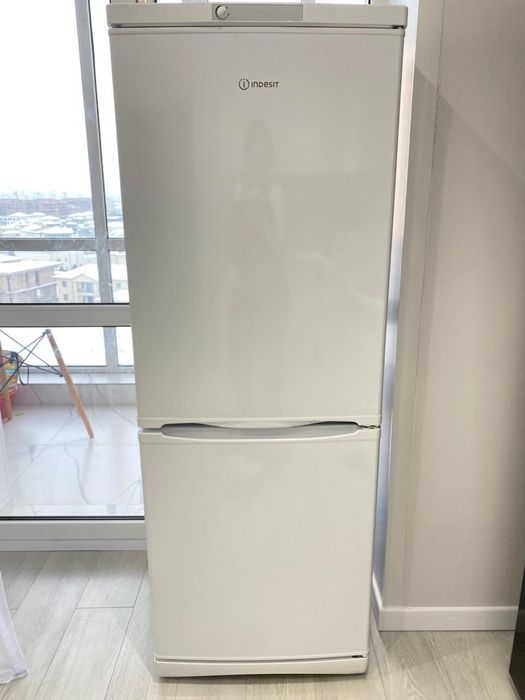 Холодильник Indesit