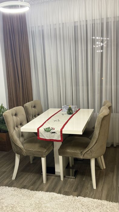 Разтегателна трапезна маса с 4 стола честър