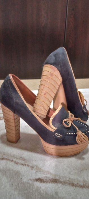 Обувки и боти на символични цени