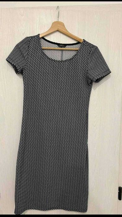 рокля с къс ръкав