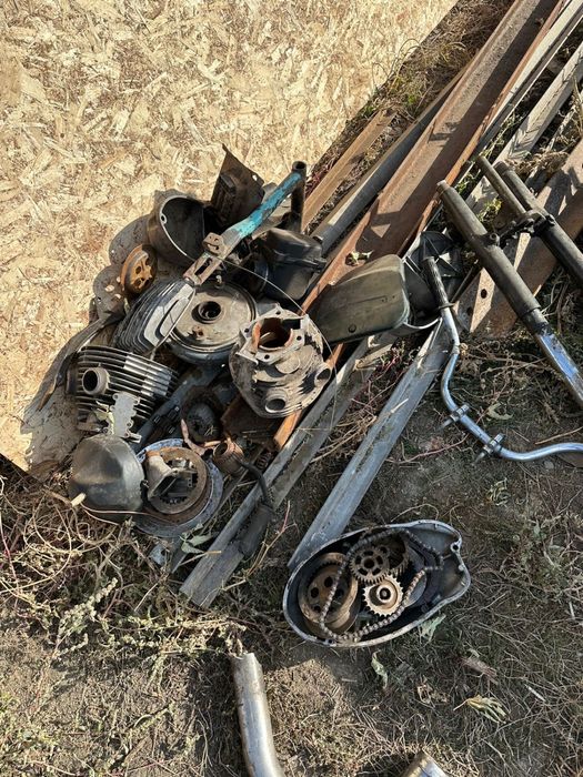 Продам запчасти на мотоцикл.