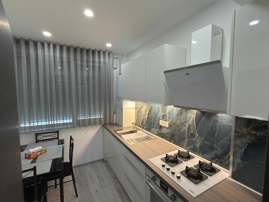 Garsoniera de lux in bloc nou privat cu curte proprie in zona stadion