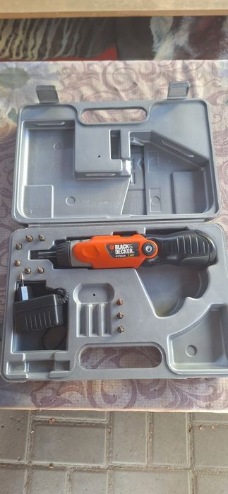 Аккумуляторная отвертка Black Decker