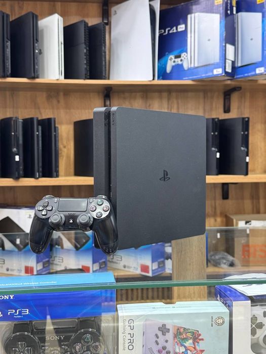 Playstation 4 slim