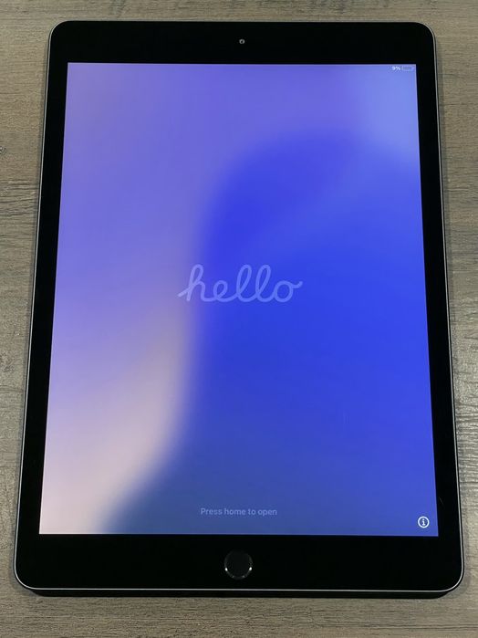 iPad 8th Gen. 32 GB + cablu + husă (A2270)
