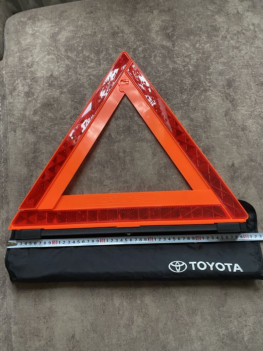 Аварийный знак Toyota
