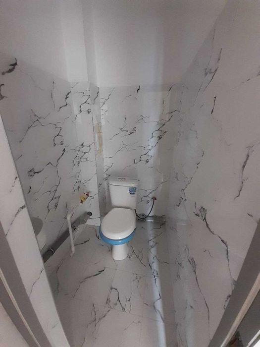 Uy yangi dom sotiladi Guzal magazini orqsida