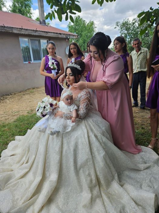 Vand rochie de mireasa