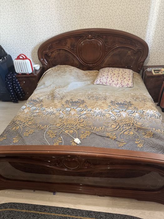 Продам спальный гарнитур
