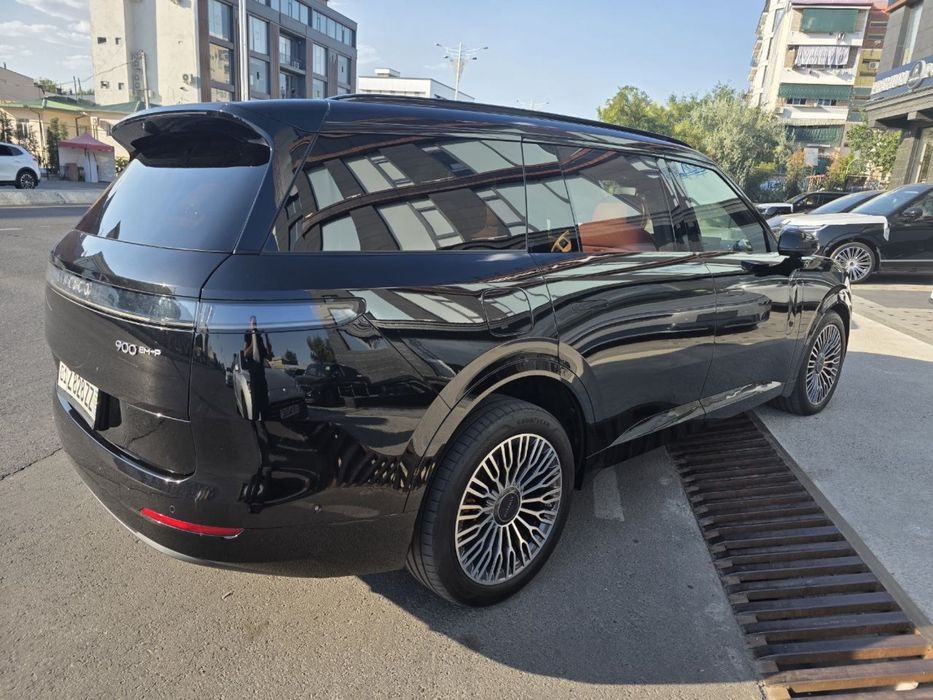Lynk and Co 900 Explore eng full