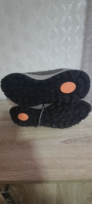 Продам новые кроссовки