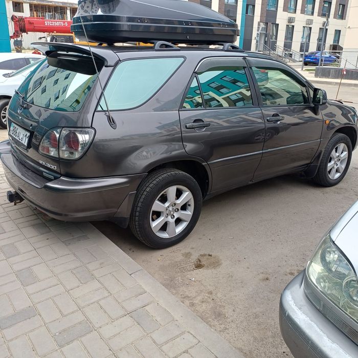 Продаю авто машину Lexus Rx 300