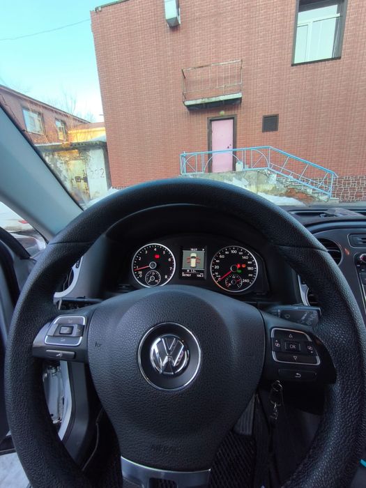 Продам хорошую машину Тигуан