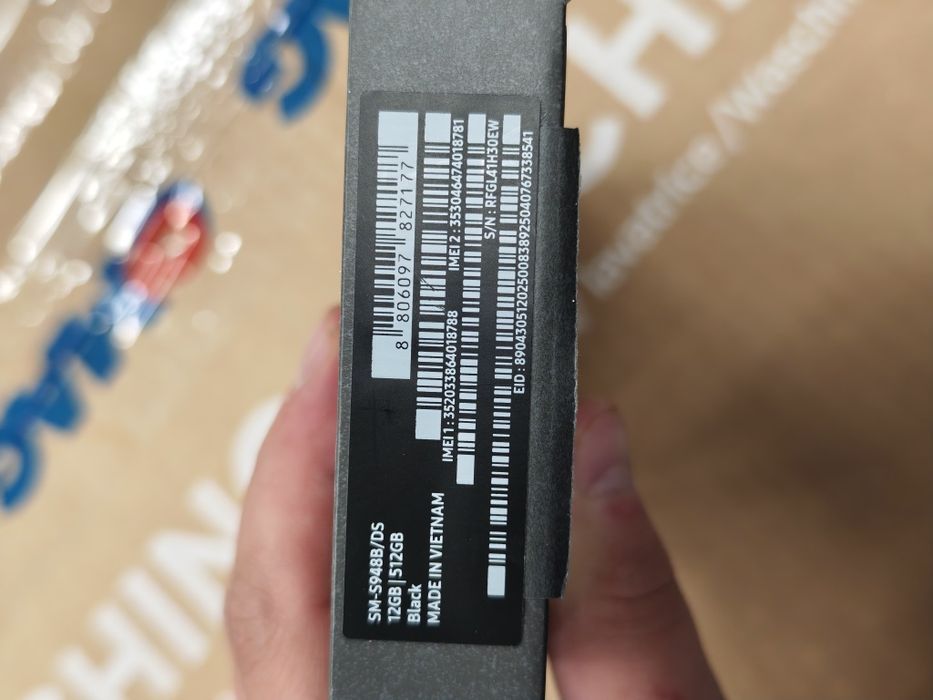 Cutii telefoane Apple și Samsung