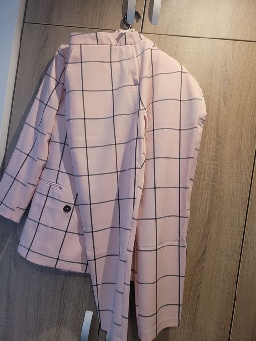 Costum roz  format din 3 piese,nou marimea M