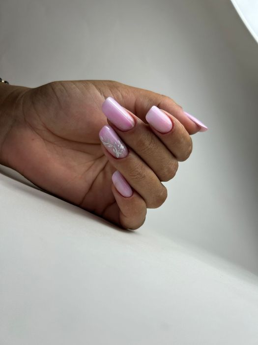 Caut cliente pentru unghii cu gel / semi / întreținere.
Preț foarte mi