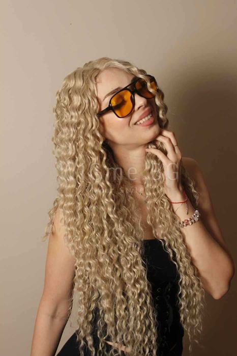 Дълга къдрава тъмноруса лейс фронт перука Луна