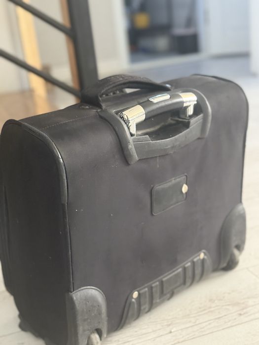 Продам чемодан-ручная кладь
