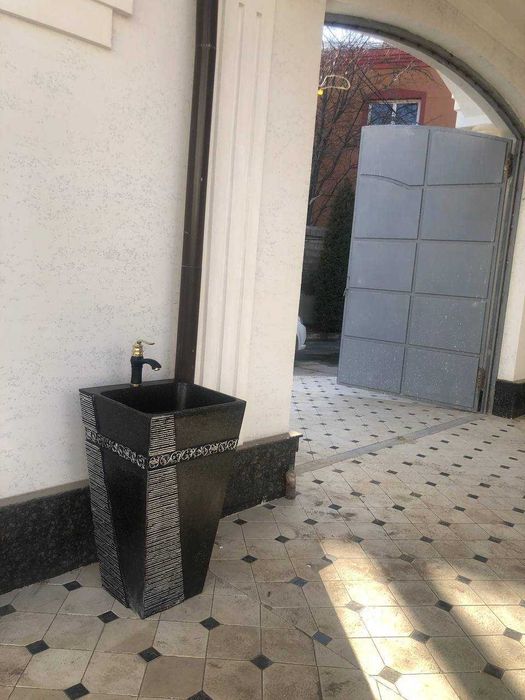 Quyma toshli rakvina