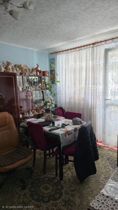 Vând apartament 3 camere etaj 1 semidecomandat