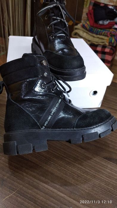 Теплые ботинки на девочку 34 р