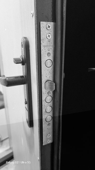 Продам железную дверь!