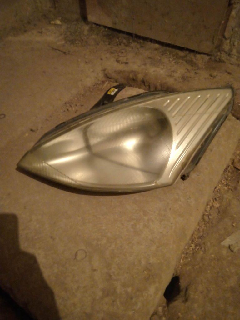 Ляв фар за форд фокус гр. Шумен Боян Българанов 1 • OLX.bg