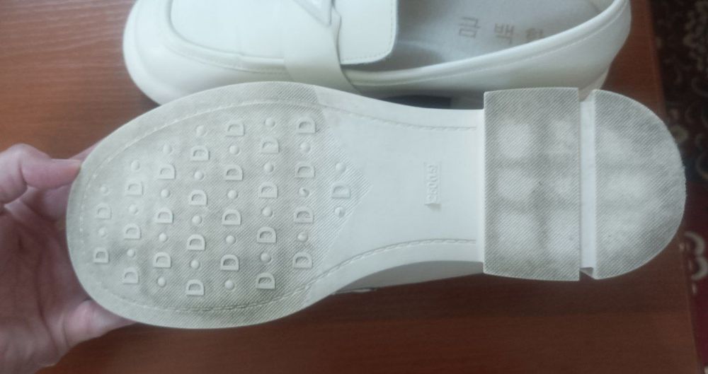 Слипоны женские.