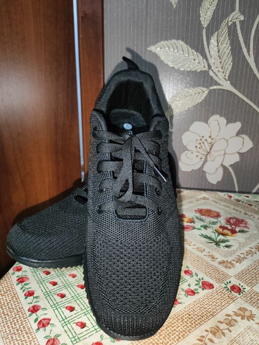 Продаются мужские кроссовки