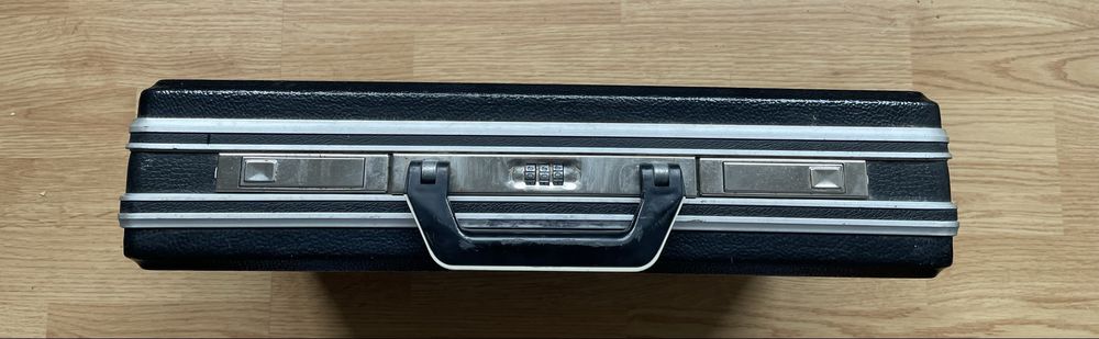 Geanta/servieta/diplomat din ebonita cu cifru