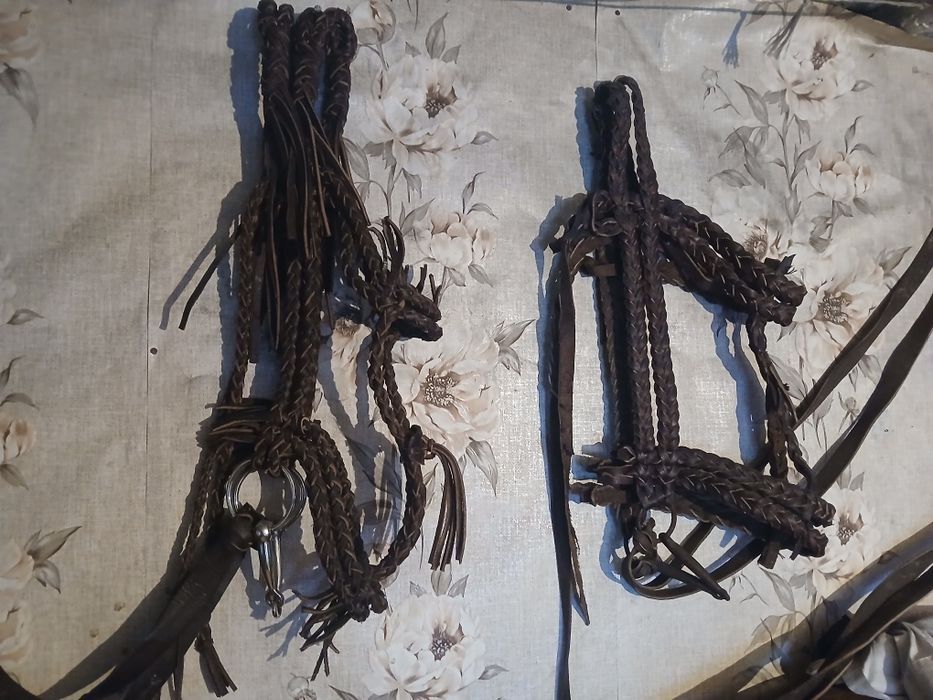 Уздечки новые ..