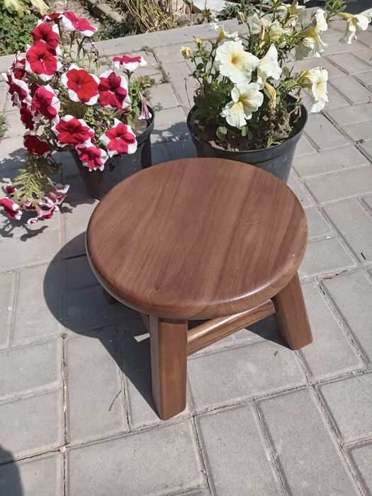 Табуретки деревянные