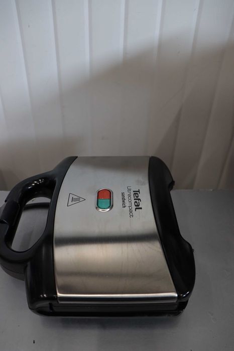 Уред за сандвичи Tefal Ultracompact SM155212, 700W, Незалепващи плочи