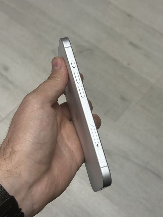 iPhone 17 / 256 GB / Baterie 100% / 26 Cicluri / Alb