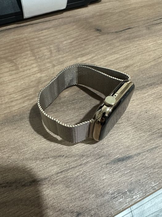 Продам apple watch 10  золотистый