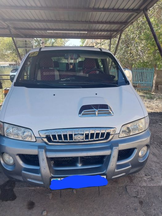 Машина Хондай старекс