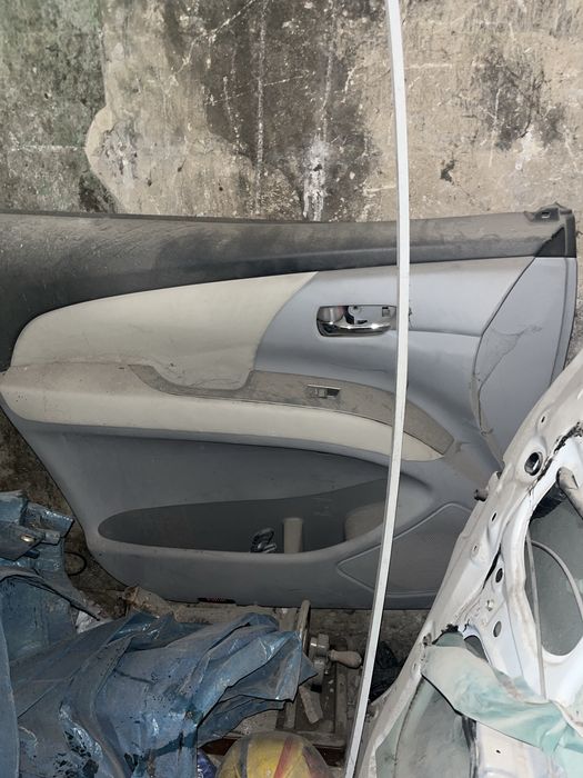 Дверь на тайота эстимо