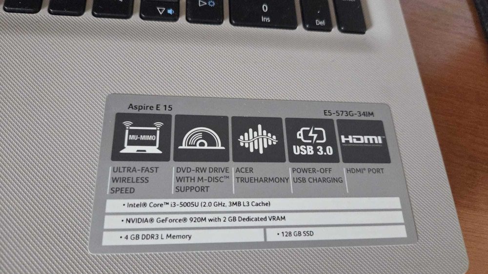 Vand laptop Acer - Baterie buna - ca nou - 15,6 inch - Geforce - SSD