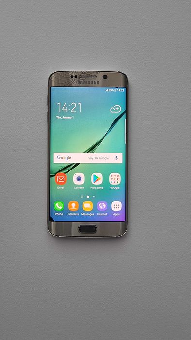 Samsung Galaxy S6 Edge, liber, baterie noua, sticla fisurata, perfect functional
