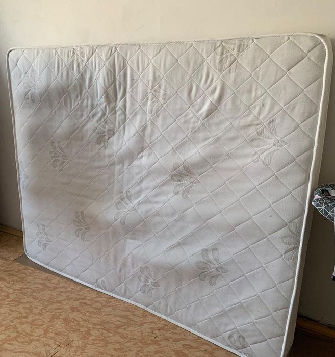 Двери диаметр 60,матрац, шифанер