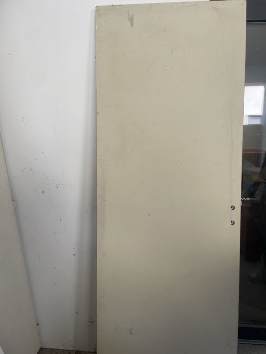 Uși făra toc vopsite