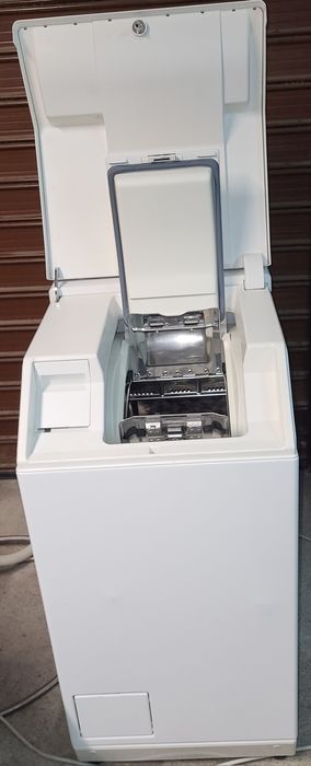 Пералня Miele Softronik с горно зареждане пчелна