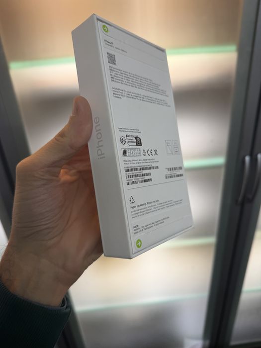 Vand iphone 17 256Gb White Nou(Sigilat)