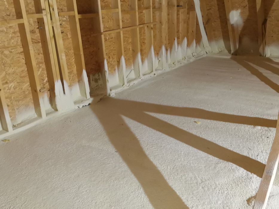 Izolatie / izolatie spuma poliuretanica