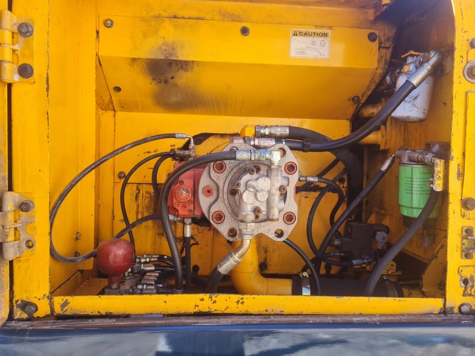 Ekskvator sotiladi 210 tali xoladi yaxshi