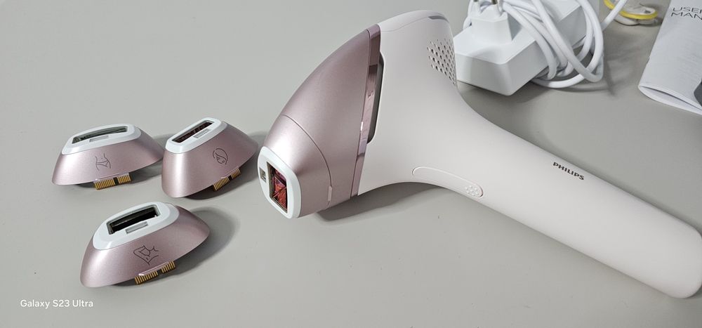 Фотоепилатор Philips Lumea BRI958