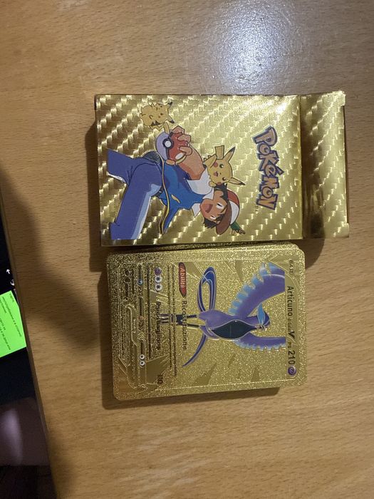 Златни Pokemon карти чисто нови